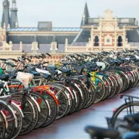 Una guía sobre el ciclismo en Holanda: De la infraestructura a la identidad