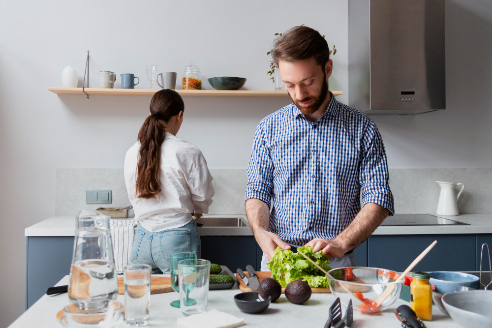 Pareja Cocinando Juntos En La Cocina