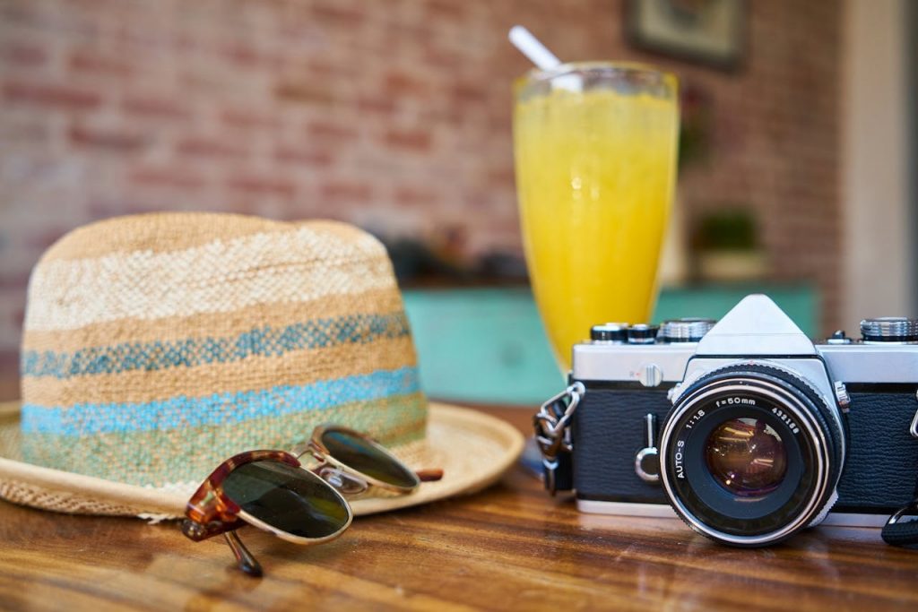 Objetos De Vacaciones En La Mesa