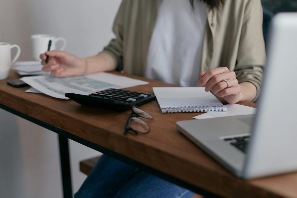 Pareja Personas Mujer Escritorio