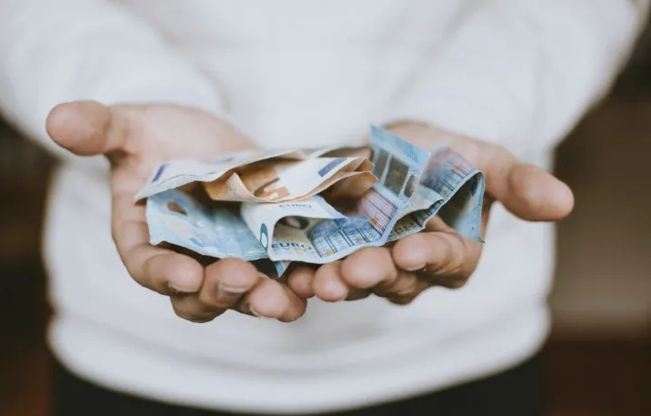 Banconote Nella Mano