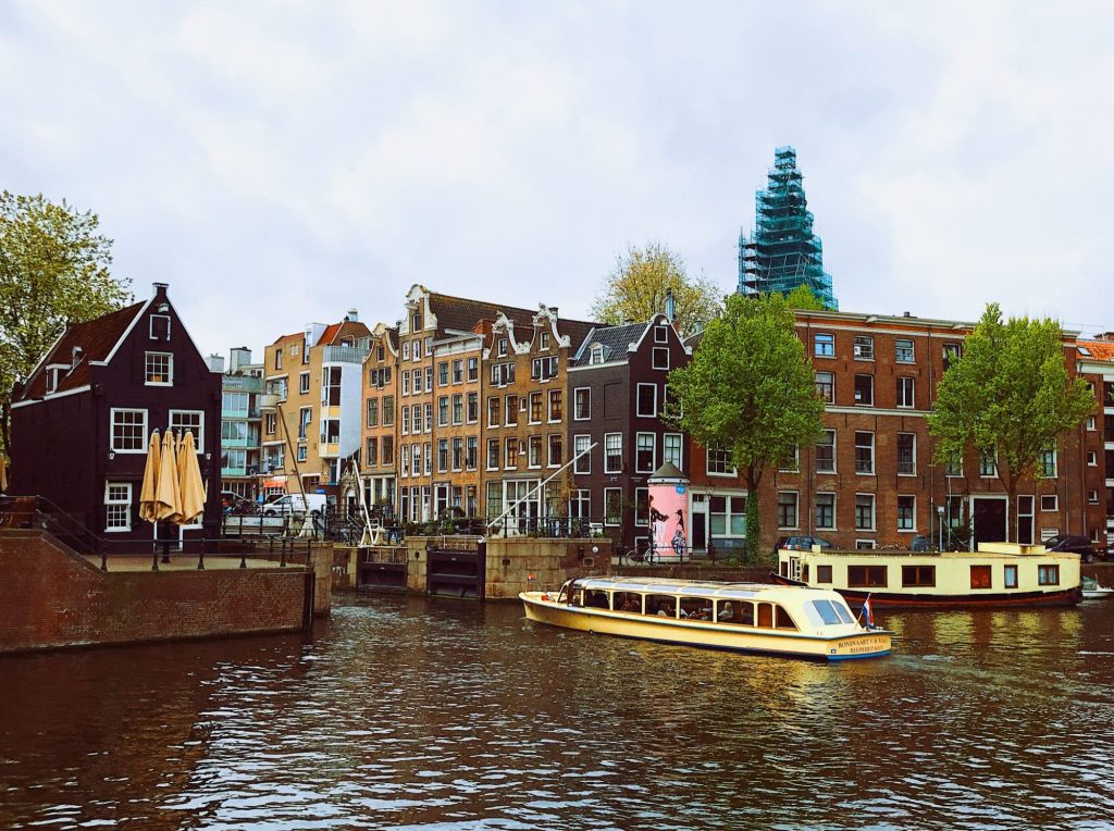 Nuvole Scure Canale In Olanda