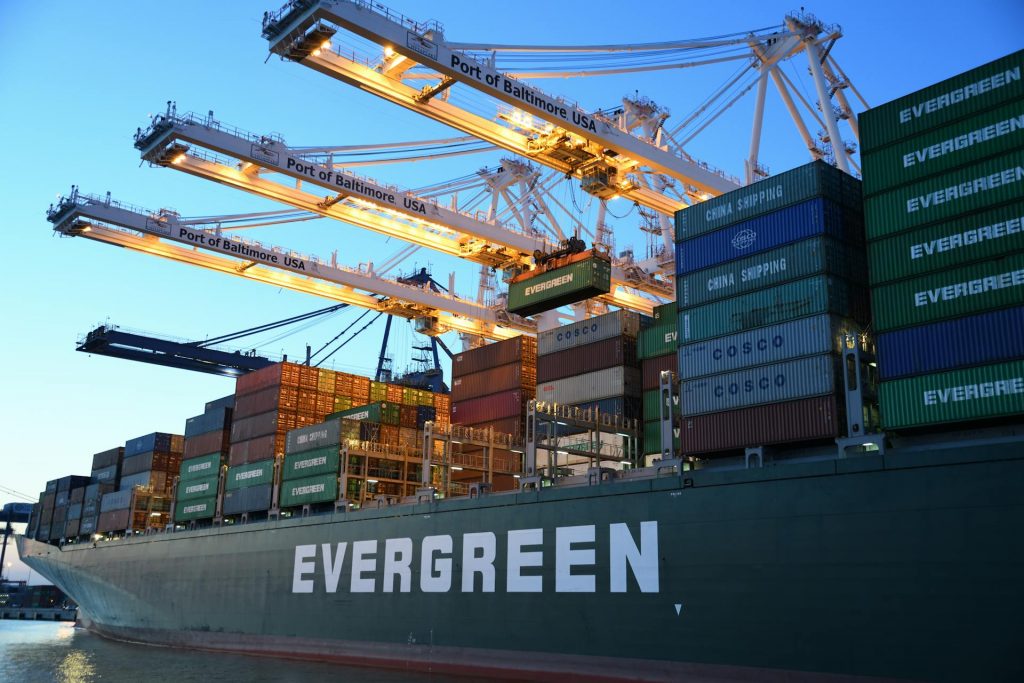 Nave Cargo Evergreen Verde E Grigia