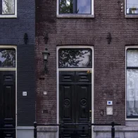 Kaip organizuojamas apgyvendinimas ir transportas, kai persikeliu dirbti į užsienį?