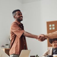 Os 10 melhores empregos para expatriados em 2023 e como conseguir um